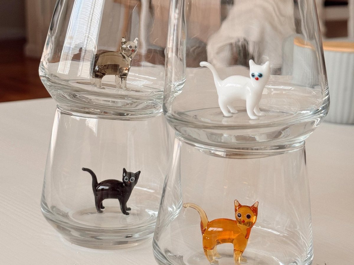 Stemless wine glass with a small Murano glass cat figurine fused inside the bowl