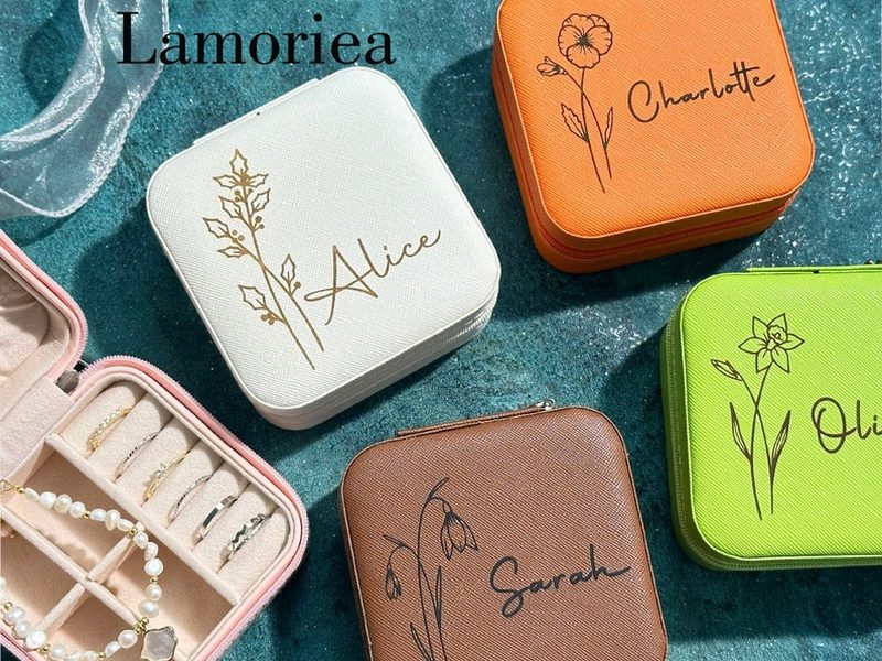 Personalized engraved birth flower travel jewelry box with name from Lamoriea on Etsy